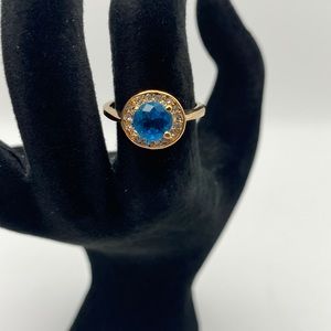 Beautiful Gold Ring w/ Crystals